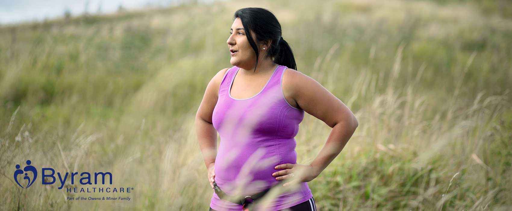 Woman standing in a grassy field